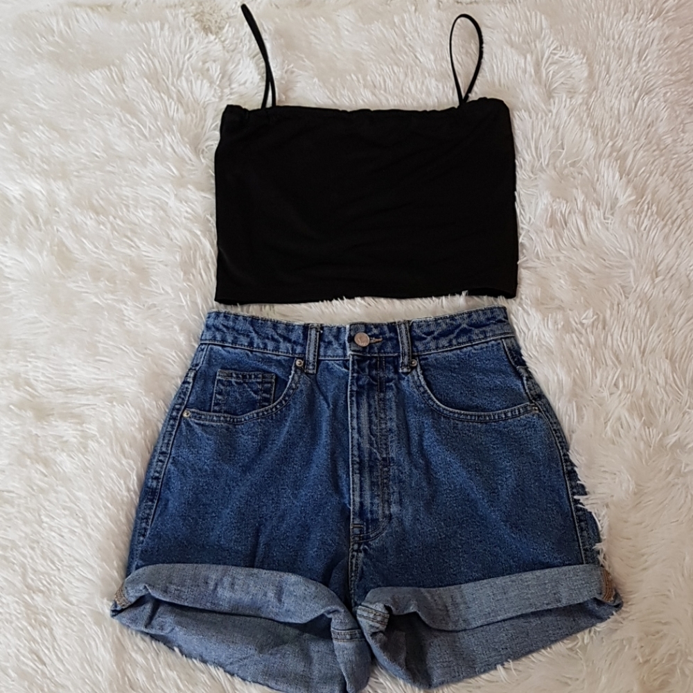 GIFTED🥰☕BLACK STRAP SUMMER SIMPLE CROP TOP ☕ - Picture 1 of 5